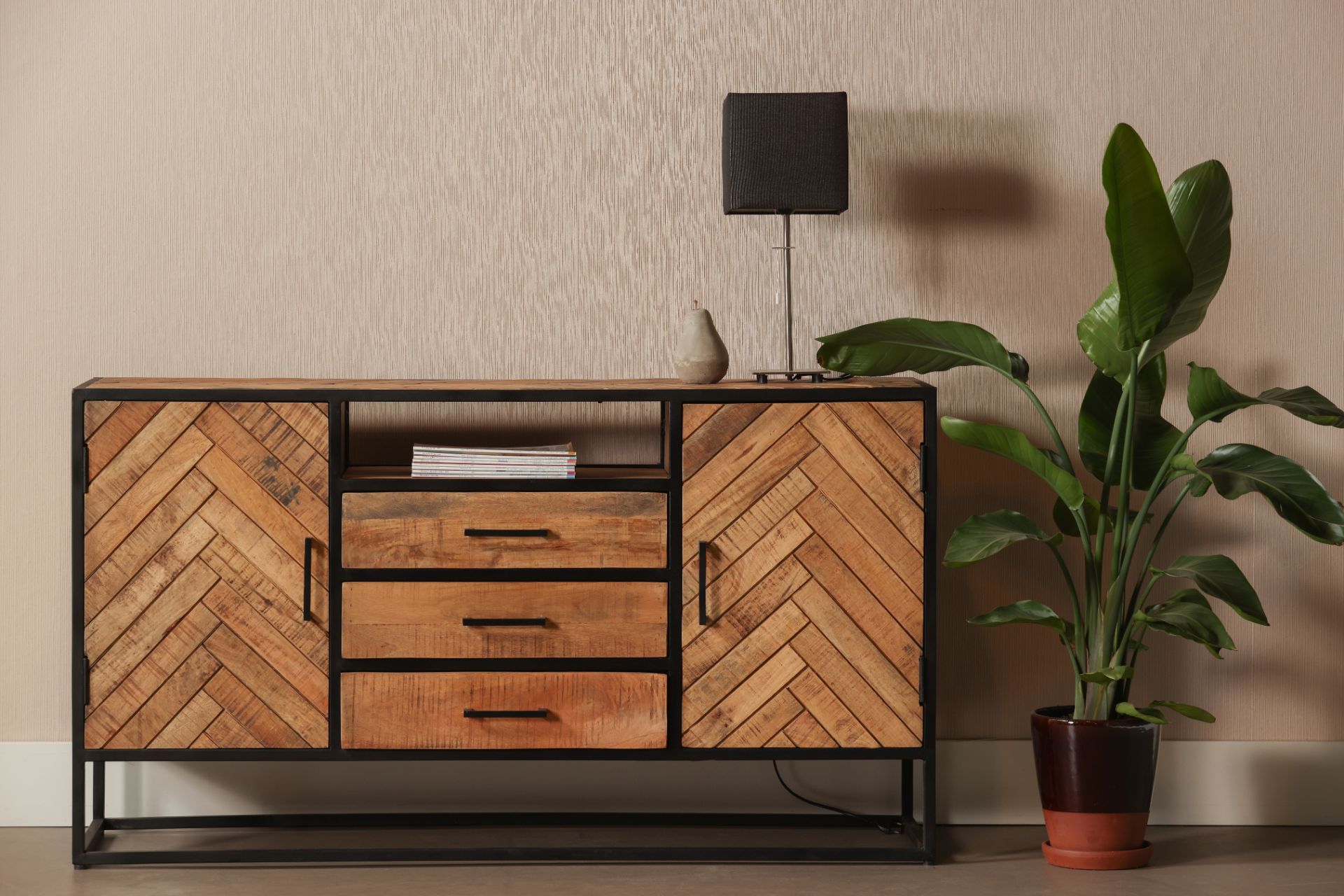 Mangohouten dressoir 
